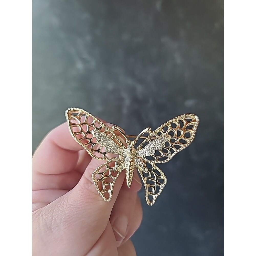 Sarah Coventry Gold Tone Metal Butterfly Brooch Vintage Costume Jewelry